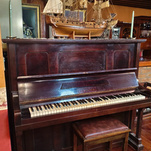 Piano alemán Warner impecable oportunidad 
